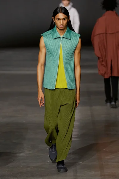Look 15
